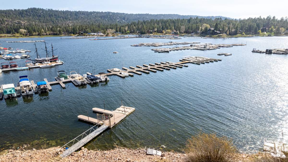 39609 Lake Dr 39609 Lake Dr