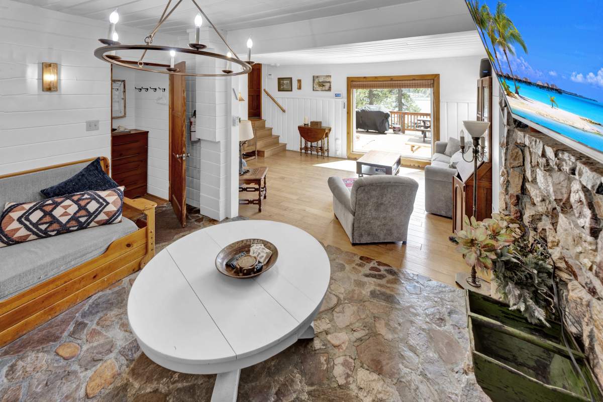 39609 Lake Dr 39609 Lake Dr