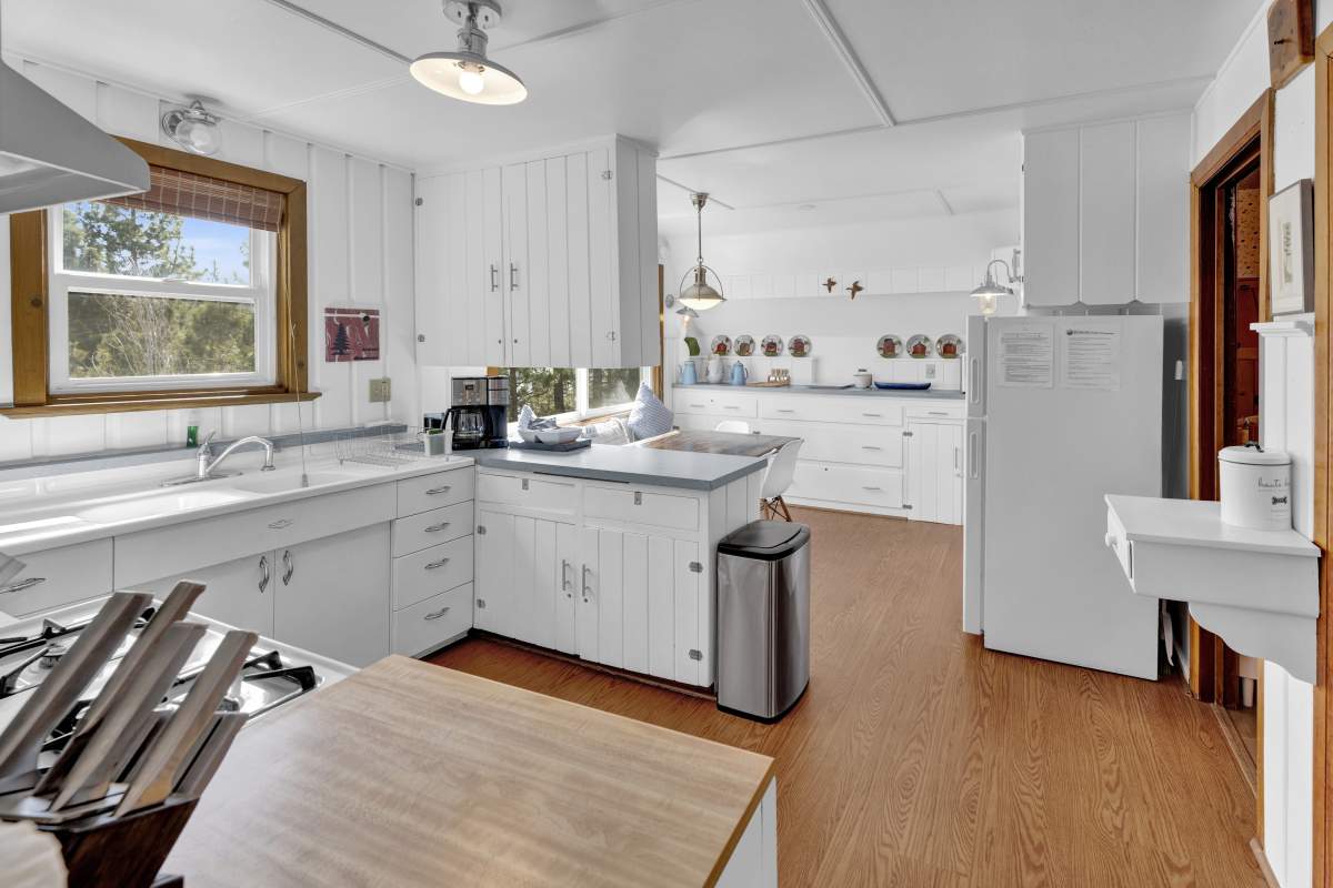 39609 Lake Dr 39609 Lake Dr