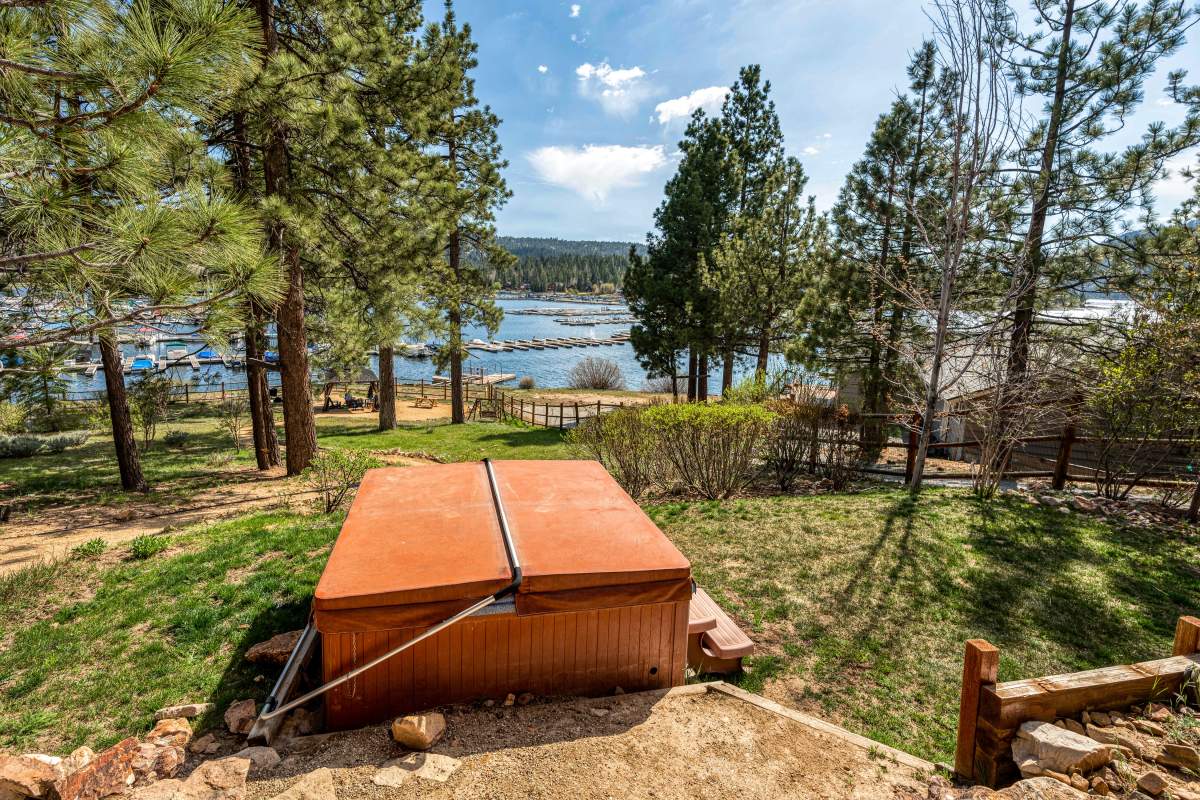 39609 Lake Dr 39609 Lake Dr