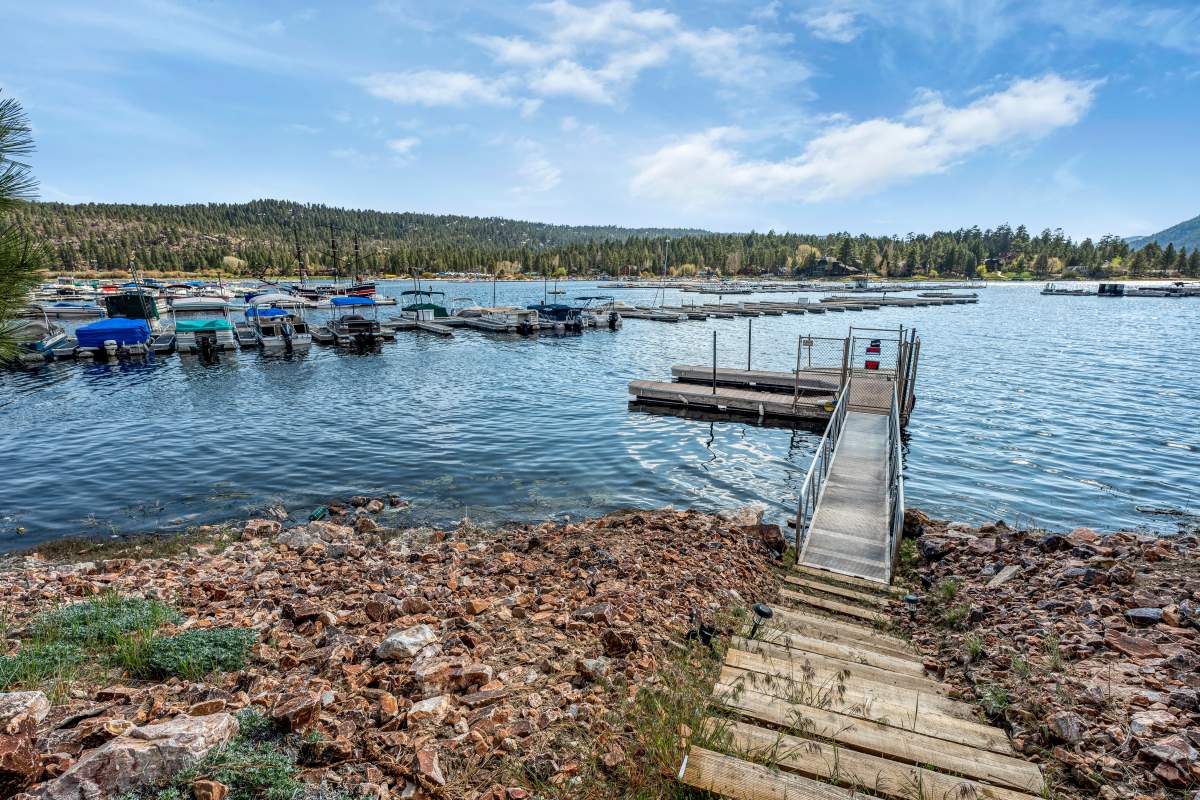 39609 Lake Dr 39609 Lake Dr