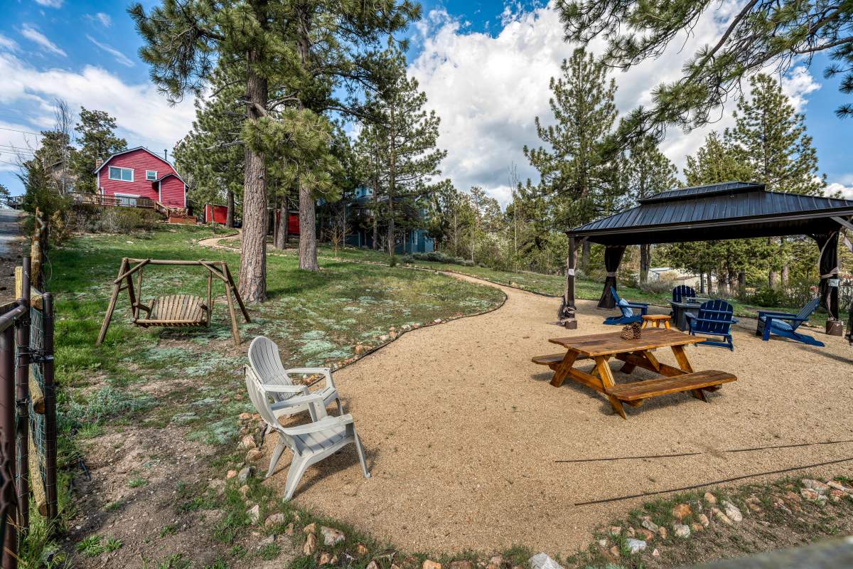 39609 Lake Dr 39609 Lake Dr