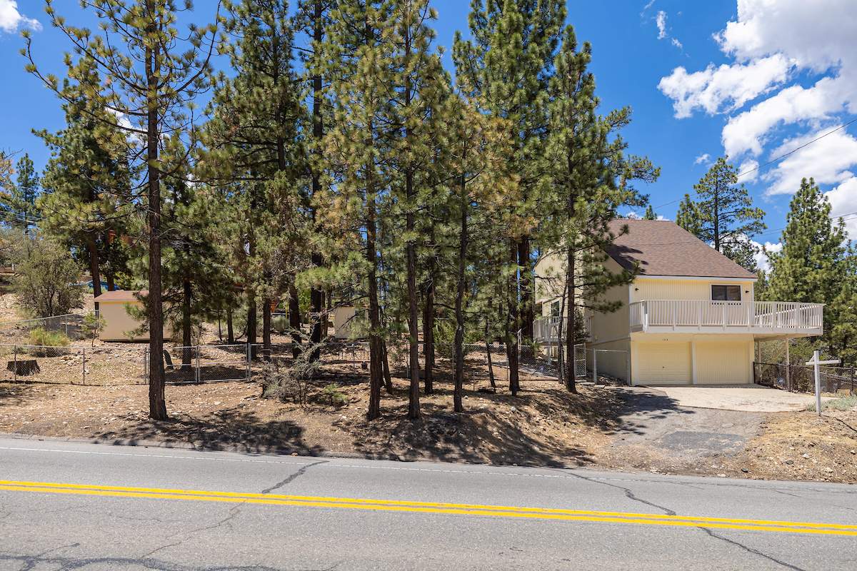 105 Greenspot Blvd 105 Greenspot Blvd