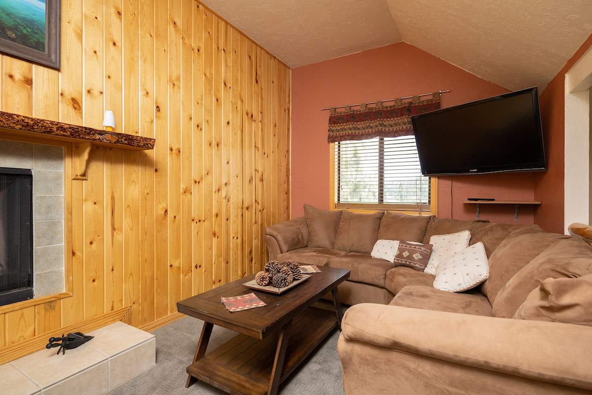 105 Greenspot Blvd 105 Greenspot Blvd