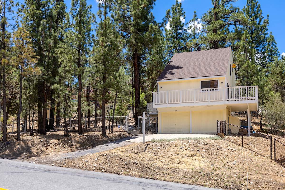 105 Greenspot Blvd 105 Greenspot Blvd