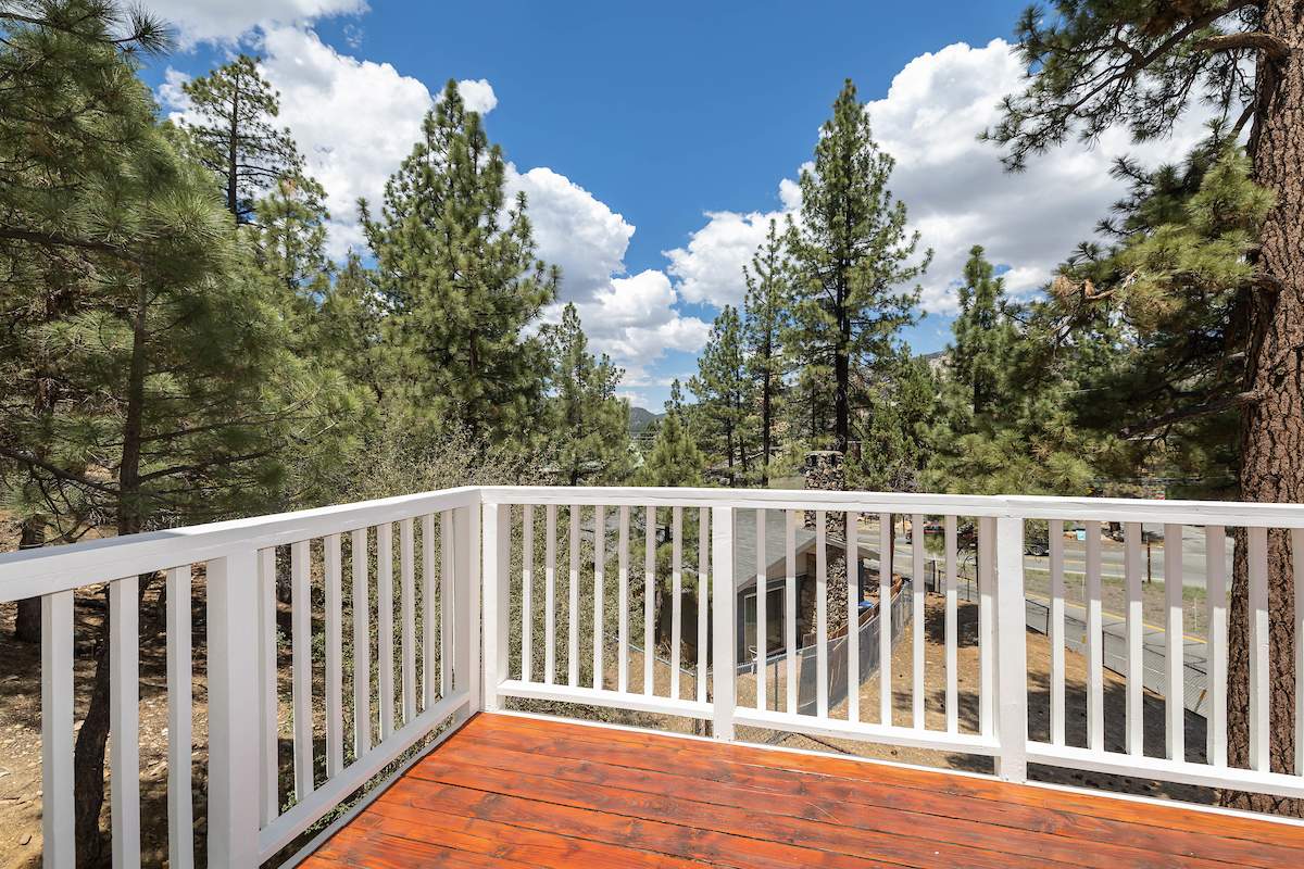 105 Greenspot Blvd 105 Greenspot Blvd