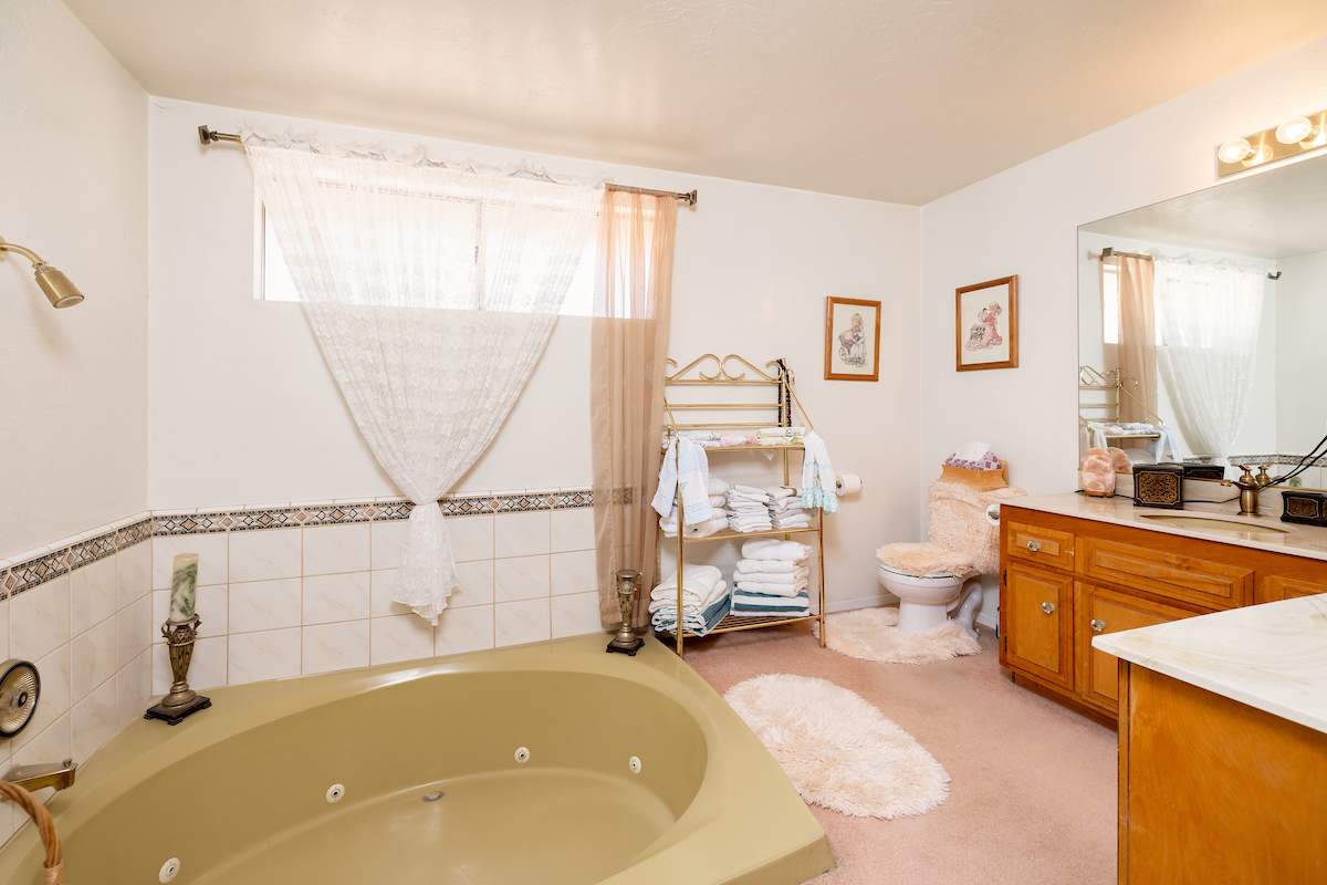 426 Holmes Ln 426 Holmes Ln