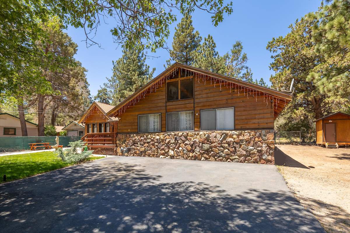 426 Holmes Ln 426 Holmes Ln