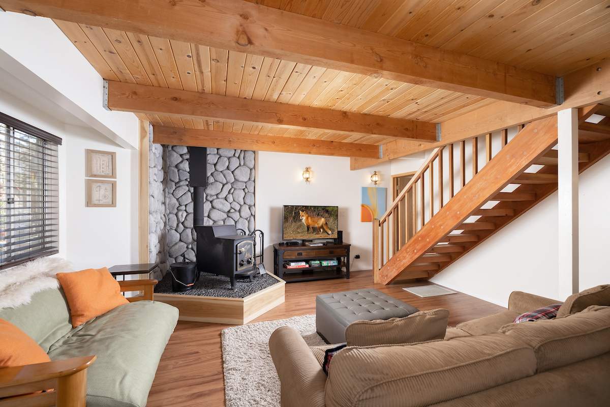 564 Cedar Ln 564 Cedar Ln