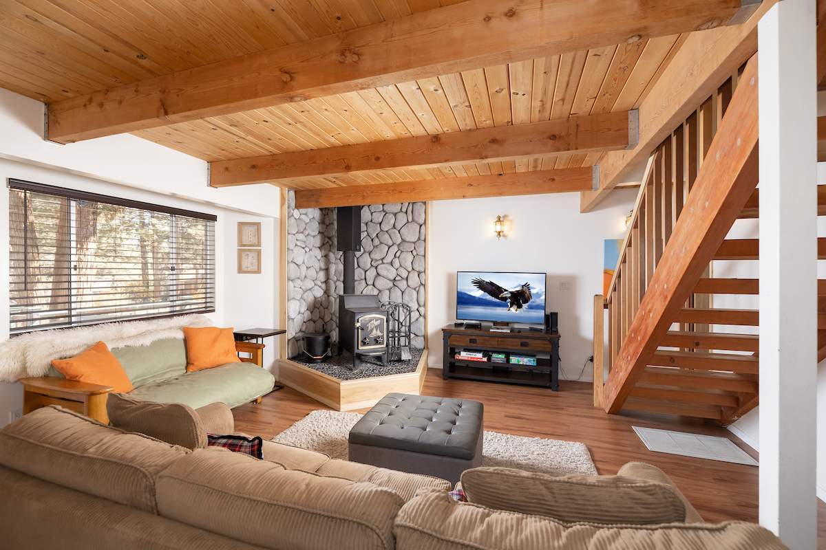 564 Cedar Ln 564 Cedar Ln