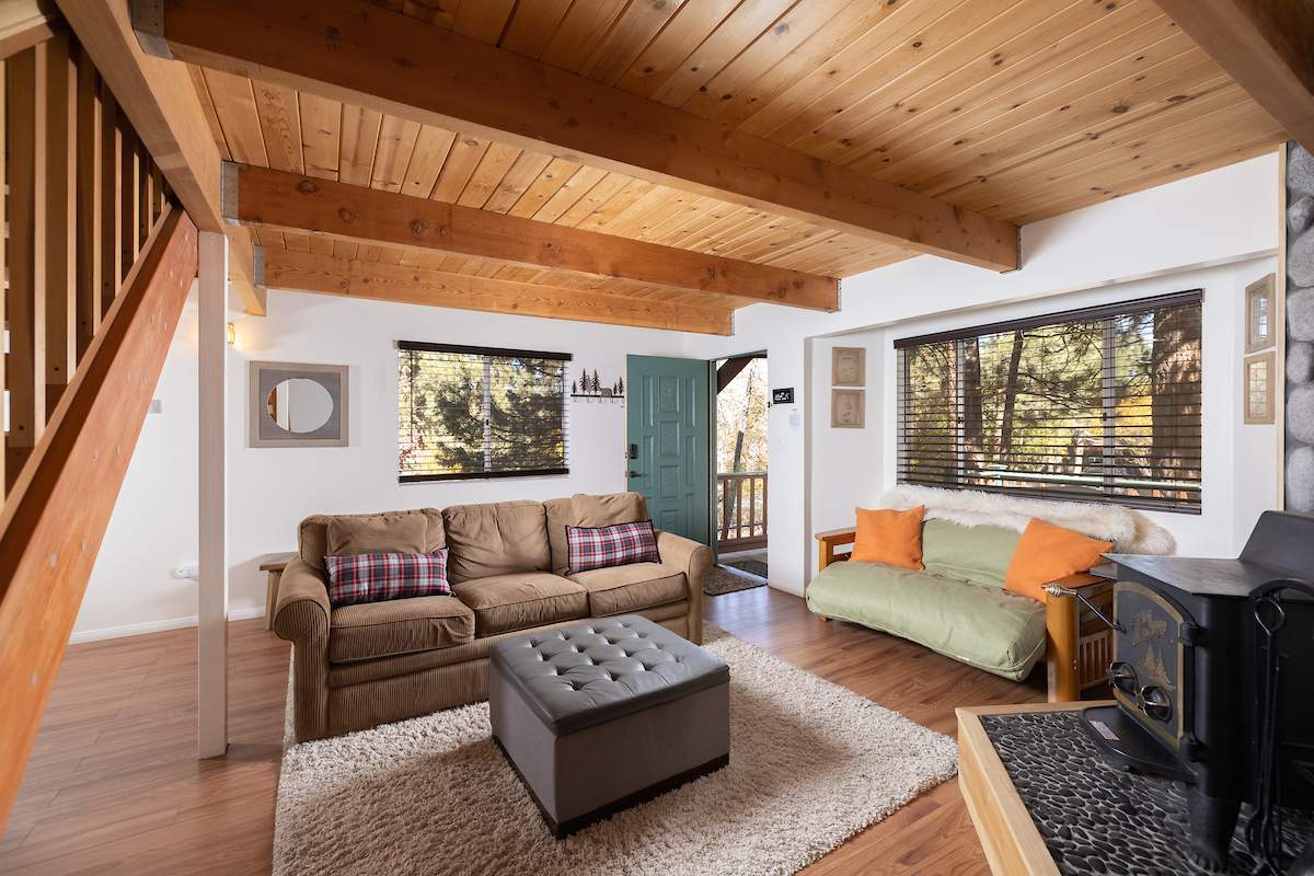 564 Cedar Ln 564 Cedar Ln