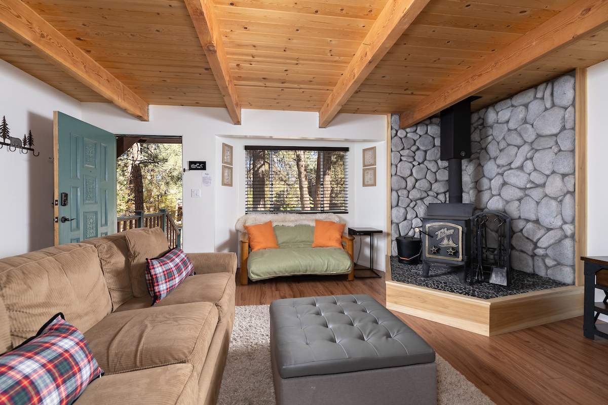 564 Cedar Ln 564 Cedar Ln