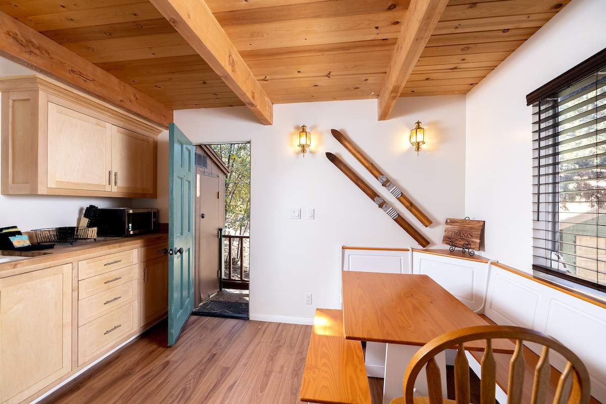 564 Cedar Ln 564 Cedar Ln