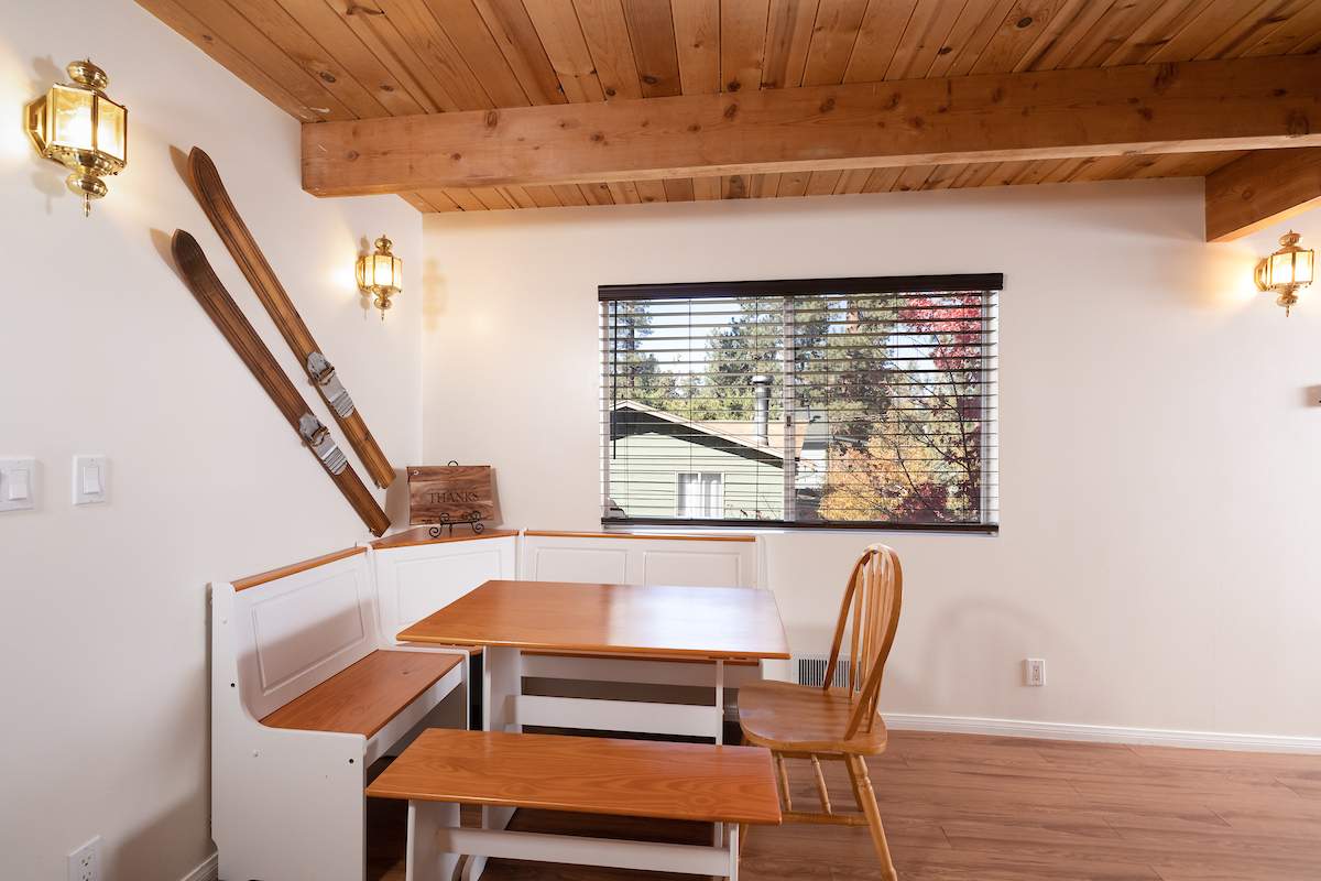 564 Cedar Ln 564 Cedar Ln