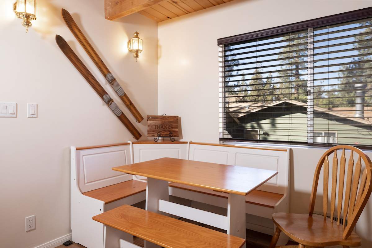 564 Cedar Ln 564 Cedar Ln