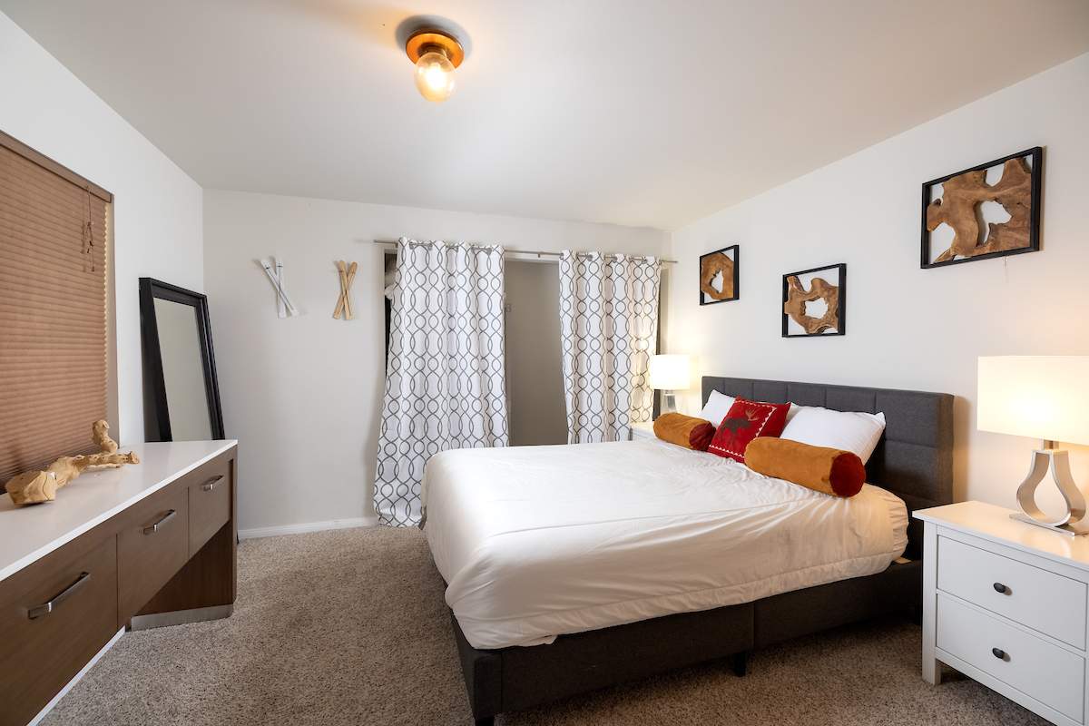 564 Cedar Ln 564 Cedar Ln