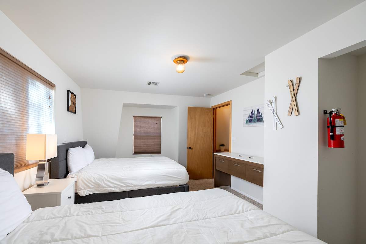 564 Cedar Ln 564 Cedar Ln