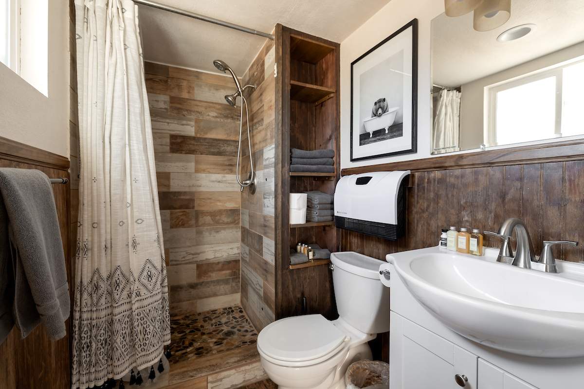 645 Villa Grove Ave 645 Villa Grove Ave