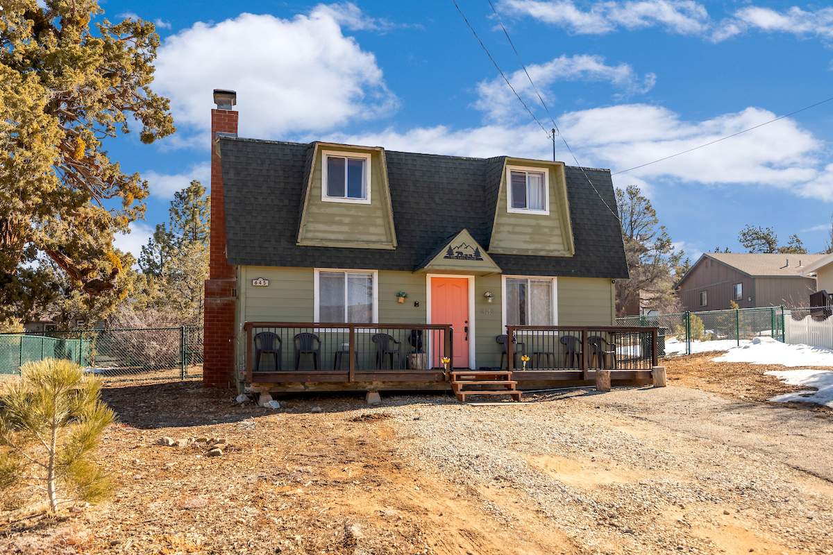 645 Villa Grove Ave 645 Villa Grove Ave