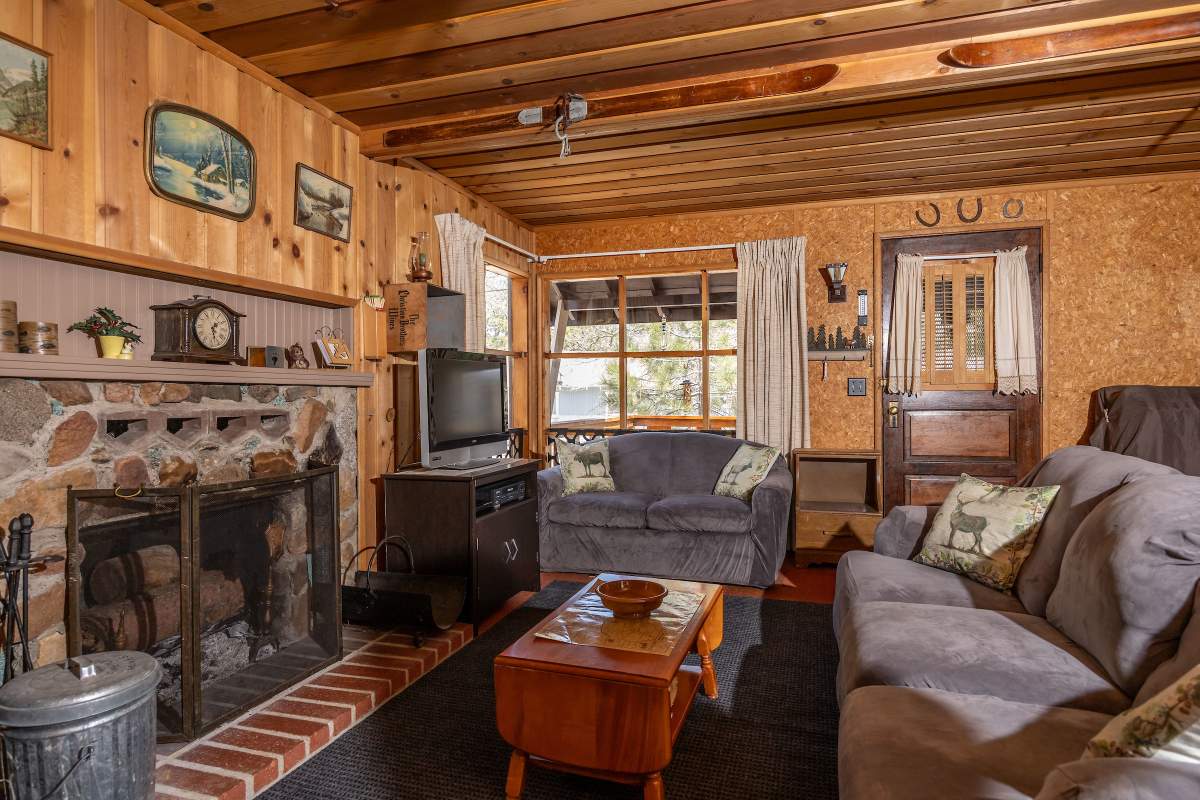 562 Wanita Ln 562 Wanita Ln